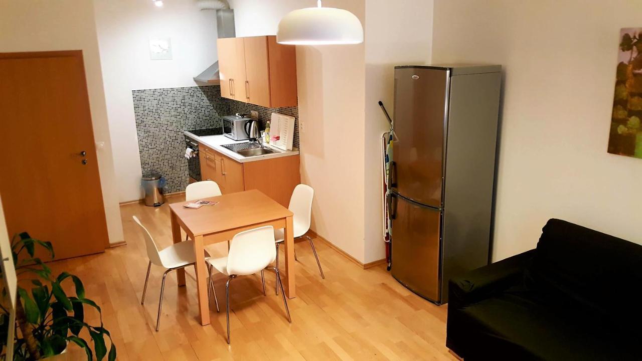 Apartment Smichov Praha Bagian luar foto