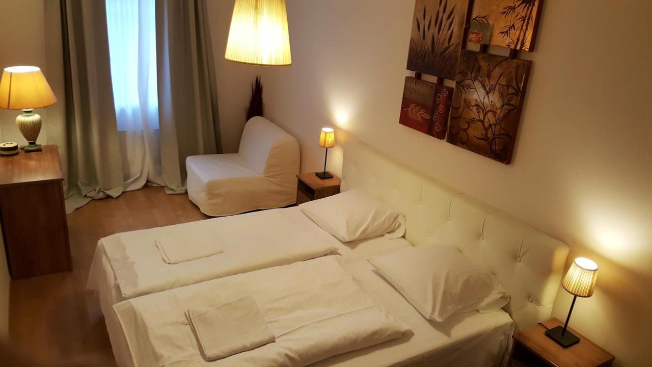 Apartment Smichov Praha Bagian luar foto